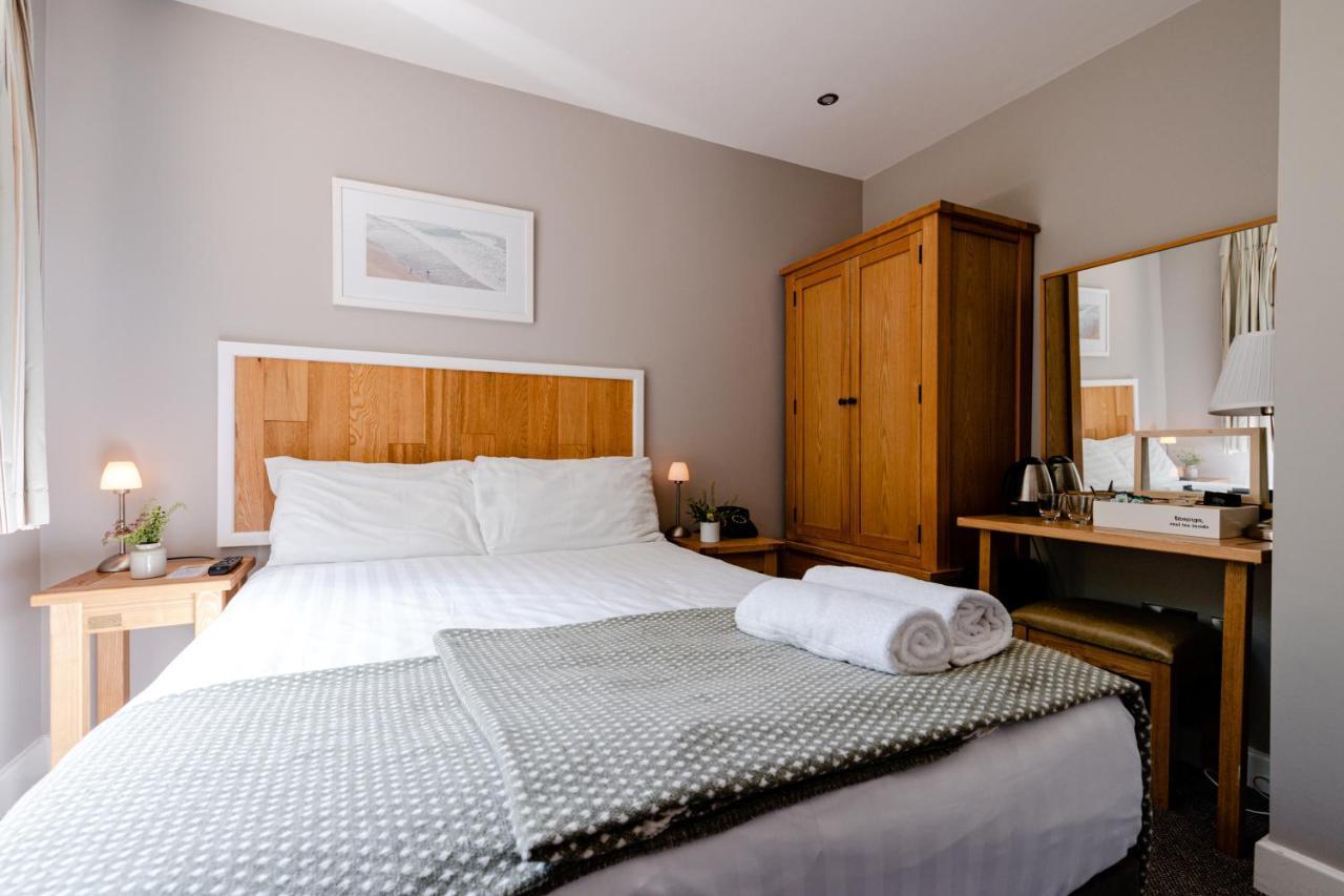 The Golden Lion Hotel Newport  Buitenkant foto