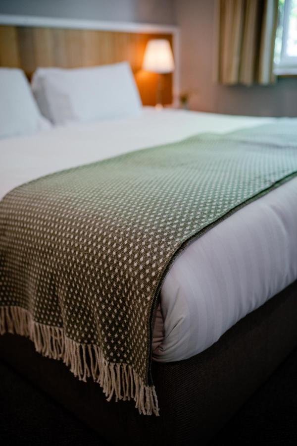 The Golden Lion Hotel Newport  Buitenkant foto